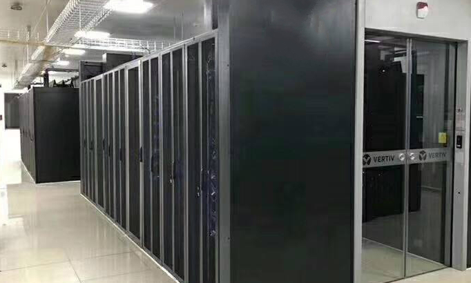 相比VPS，云服務器具有較高的性價比