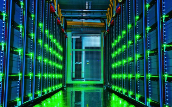低成本獲取更高資源自由度，因此偏向使用云或VPS